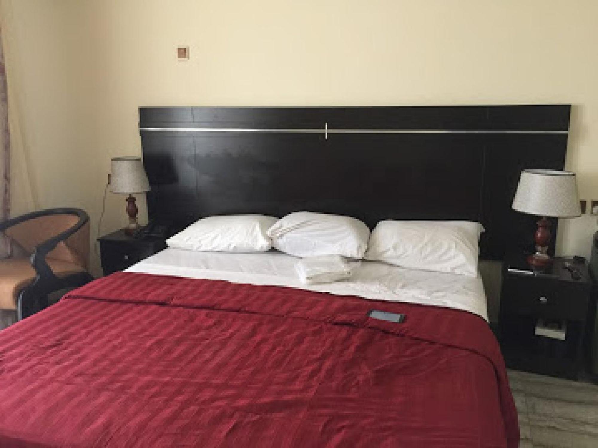 Room In Lodge - Premier Hotel-Ибадан Экстерьер фото