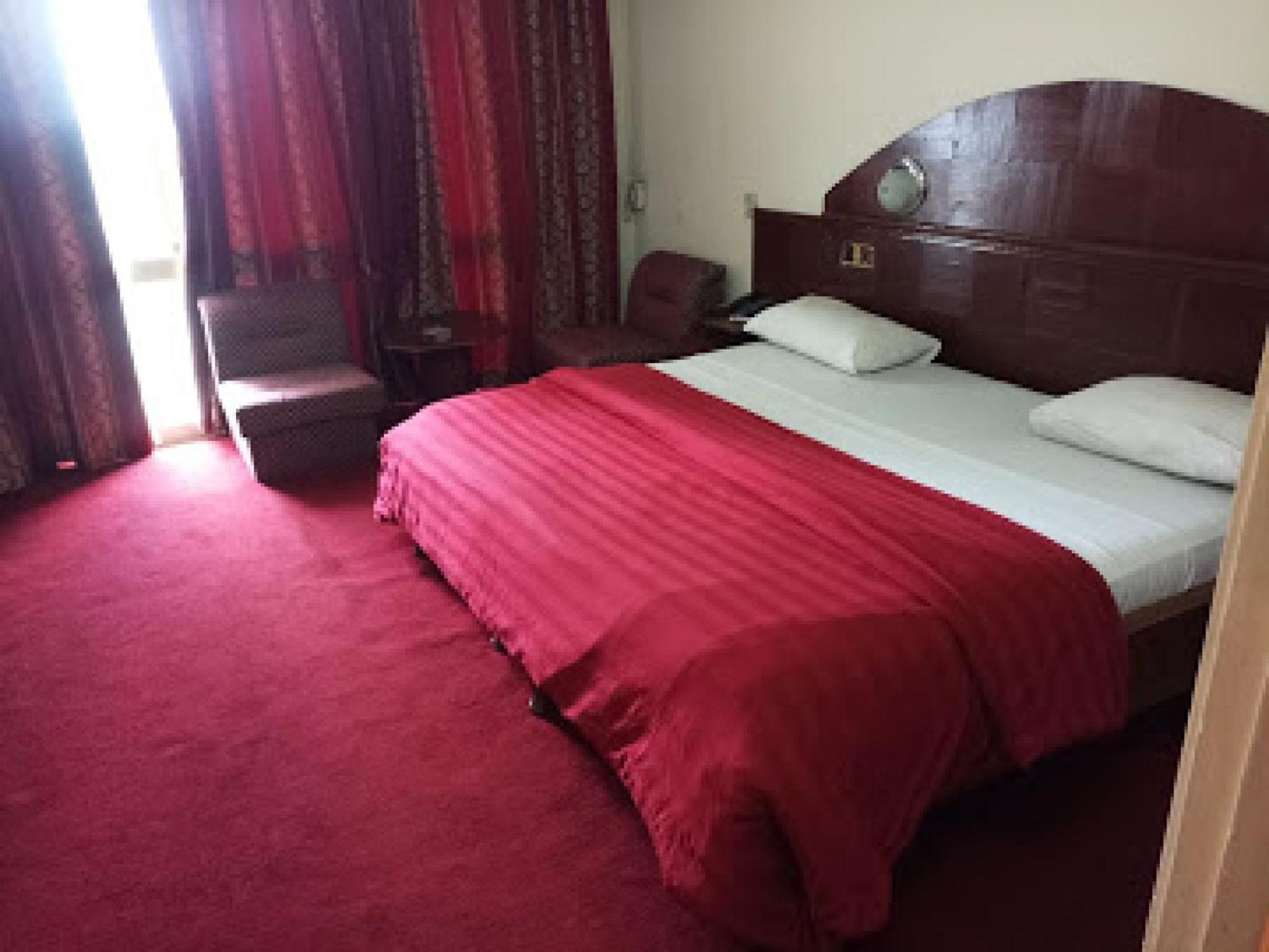 Room In Lodge - Premier Hotel-Ибадан Экстерьер фото