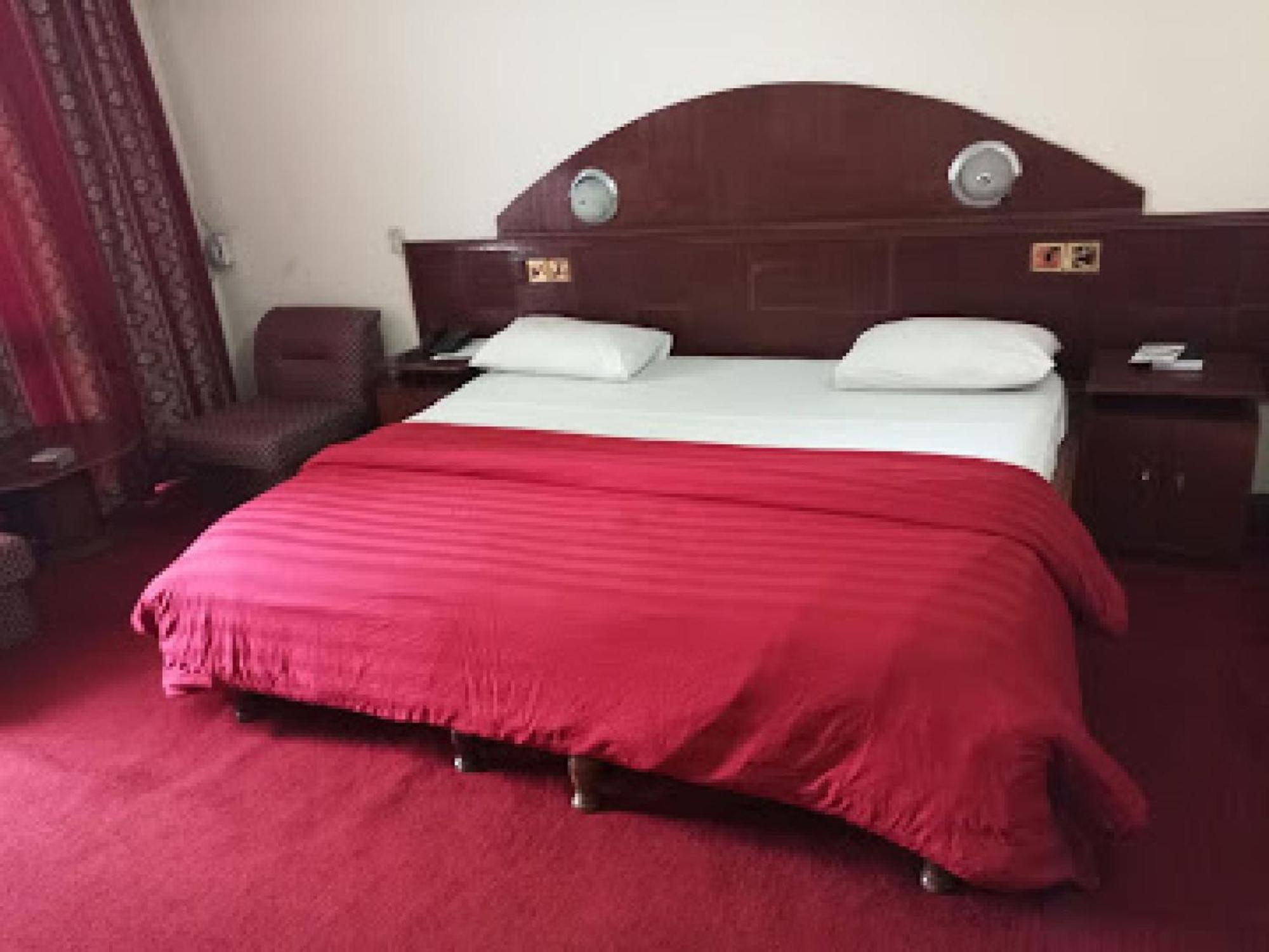 Room In Lodge - Premier Hotel-Ибадан Экстерьер фото
